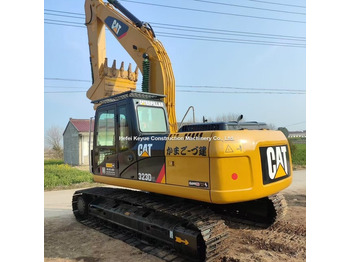 Vikšrinis ekskavatorius CATERPILLAR 323