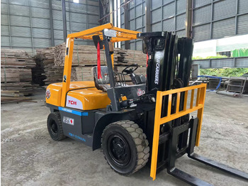 TCM fd50 japan brand original 5 ton diesel forklift 3 section 4.5m Customizable mast clamp side shift lizingą TCM fd50 japan brand original 5 ton diesel forklift 3 section 4.5m Customizable mast clamp side shift: foto 1