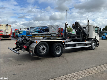 Hook-lift sunkvežimis, Sunkvežimis su kranu Scania P 400 Retarder Hiab 8 Tonmeter laadkraan: foto 4