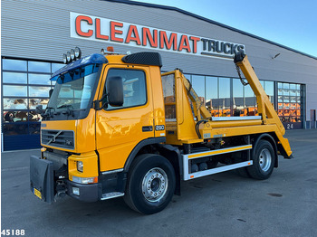 Nuožulnaus pakėlimo ant platformos sunkvežimis VOLVO FM