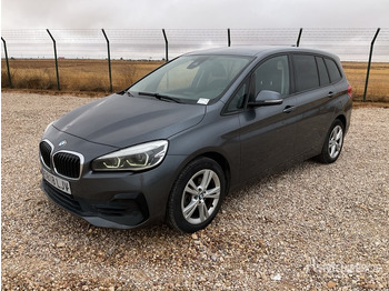 Lengvasis automobilis 2020 BMW 216 Automobile: foto 2