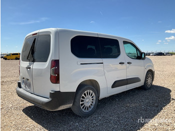 Mikroautobusas, Keleivinis furgonas 2020 Toyota Proace City Verso Passenger Van: foto 3
