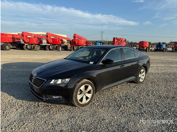 Lengvasis automobilis 2018 Skoda Superb Autovettura: foto 2