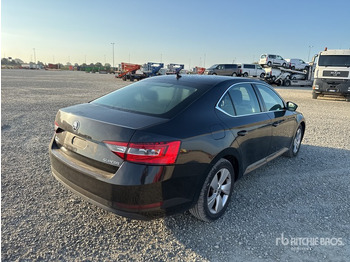 Lengvasis automobilis 2018 Skoda Superb Autovettura: foto 4