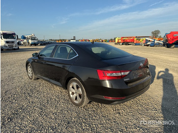 Lengvasis automobilis 2018 Skoda Superb Autovettura: foto 3