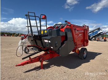 Pašarų maišytuvas 2015 Kuhn Altor 5070M Pailleuse Distributrice Livestock Feeder: foto 2