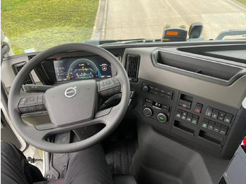 Interior photo 1: Autocisterna VOLVO FM