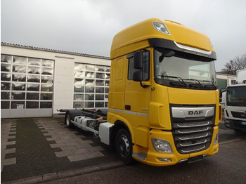 Konteineris-vežimus/ Sukeisti kūną sunkvežimis DAF XF 480