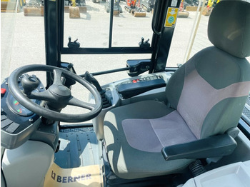 Ratinis krautuvas Caterpillar 908M (3637): foto 5