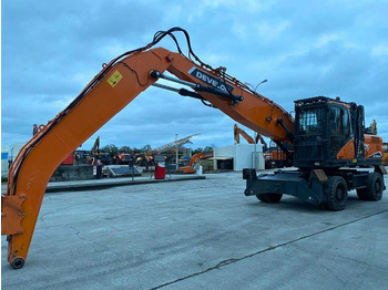 Ratinis ekskavatorius DOOSAN