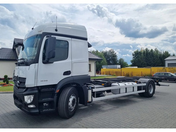 Tentinis sunkvežimis MERCEDES-BENZ Actros 1836
