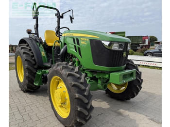 Traktorius JOHN DEERE 5058E