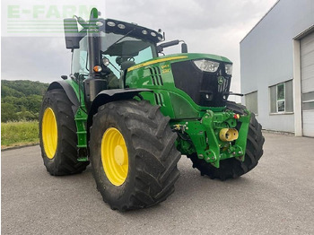 Traktorius JOHN DEERE 6215R