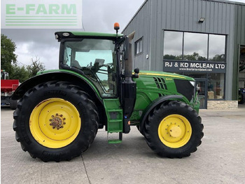 Traktorius JOHN DEERE 6215R