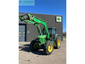 Traktorius JOHN DEERE 6810