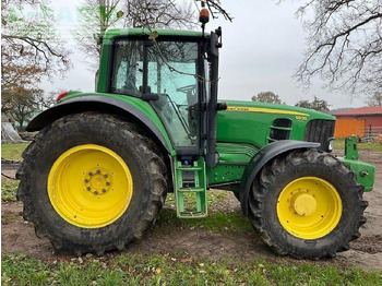 Traktorius JOHN DEERE 6830