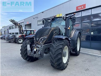 Traktorius VALTRA T214
