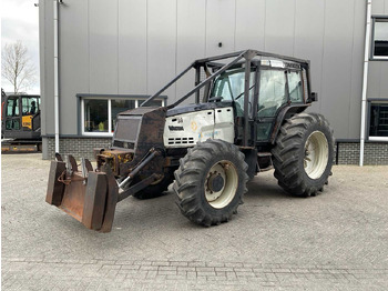 Traktorius VALTRA 8000