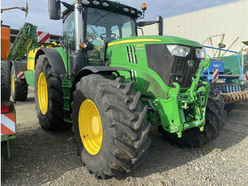 Traktorius JOHN DEERE 6215R