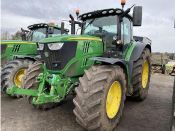 Traktorius JOHN DEERE 6215R