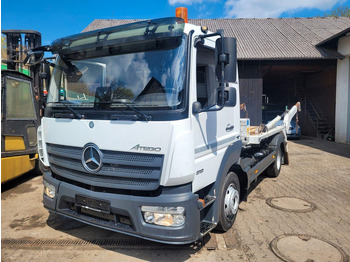 Nuožulnaus pakėlimo ant platformos sunkvežimis MERCEDES-BENZ Atego 818