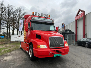 Vilkikas VOLVO NL