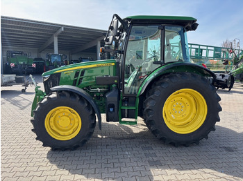 Traktorius JOHN DEERE 5090M