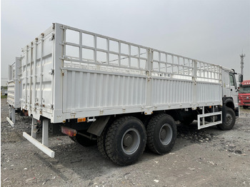 Gyvulių pervežimo sunkvežimis pervežimui gyvūnų SINOTRUK HOWO 371 Cargo truck: foto 4