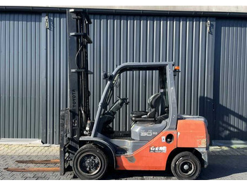 Dyzelinis krautuvas Toyota 8FDF30: foto 2 Dyzelinis krautuvas Toyota 8FDF30: foto 2