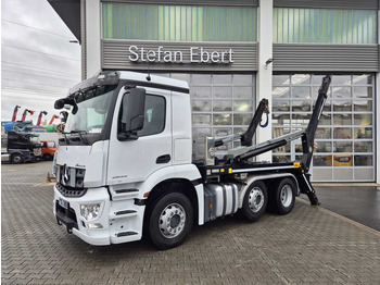 Nuožulnaus pakėlimo ant platformos sunkvežimis MERCEDES-BENZ Arocs