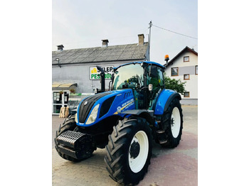 Traktorius NEW HOLLAND T5