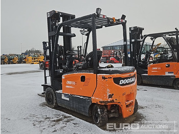 Šakinis krautuvas 2021 Doosan B35X-7 Plus: foto 3 Šakinis krautuvas 2021 Doosan B35X-7 Plus: foto 3