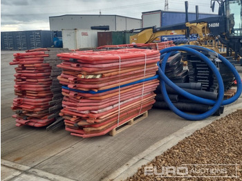 Statybinė įranga Pallet of Plastic Safety Barriers (5 of) Pallet of Road Signs (3 of): foto 5