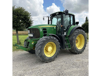 Traktorius JOHN DEERE 7530