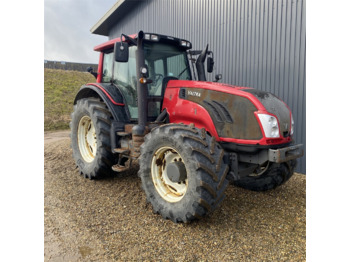 Traktorius VALTRA T153