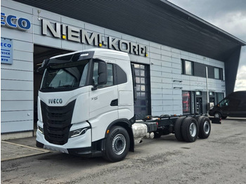 Važiuoklės sunkvežimis IVECO X-WAY