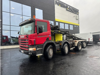 Nuožulnaus pakėlimo ant platformos sunkvežimis SCANIA P114