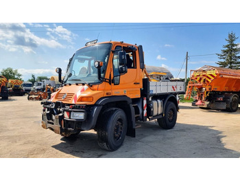 Komunalinis traktorius UNIMOG U400