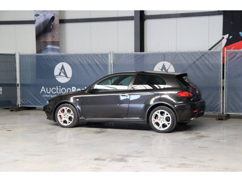 Sedanas Alfa Romeo 147 3.2i V6 24v GTA: foto 3