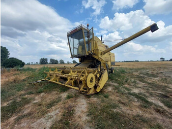 Derliaus nuėmimo kombainas New Holland M140: foto 1