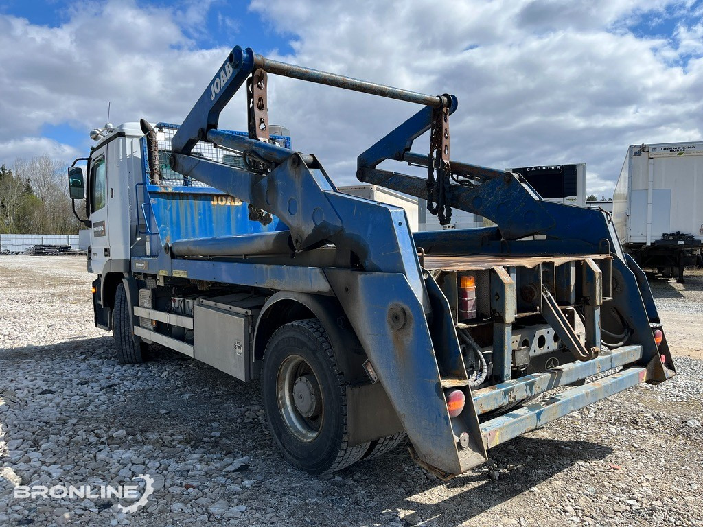 2004 Mercedes-Benz Actros 1832 Skip Loader Joab - Nuožulnaus pakėlimo ant platformos sunkvežimis: foto 4 2004 Mercedes-Benz Actros 1832 Skip Loader Joab - Nuožulnaus pakėlimo ant platformos sunkvežimis: foto 4