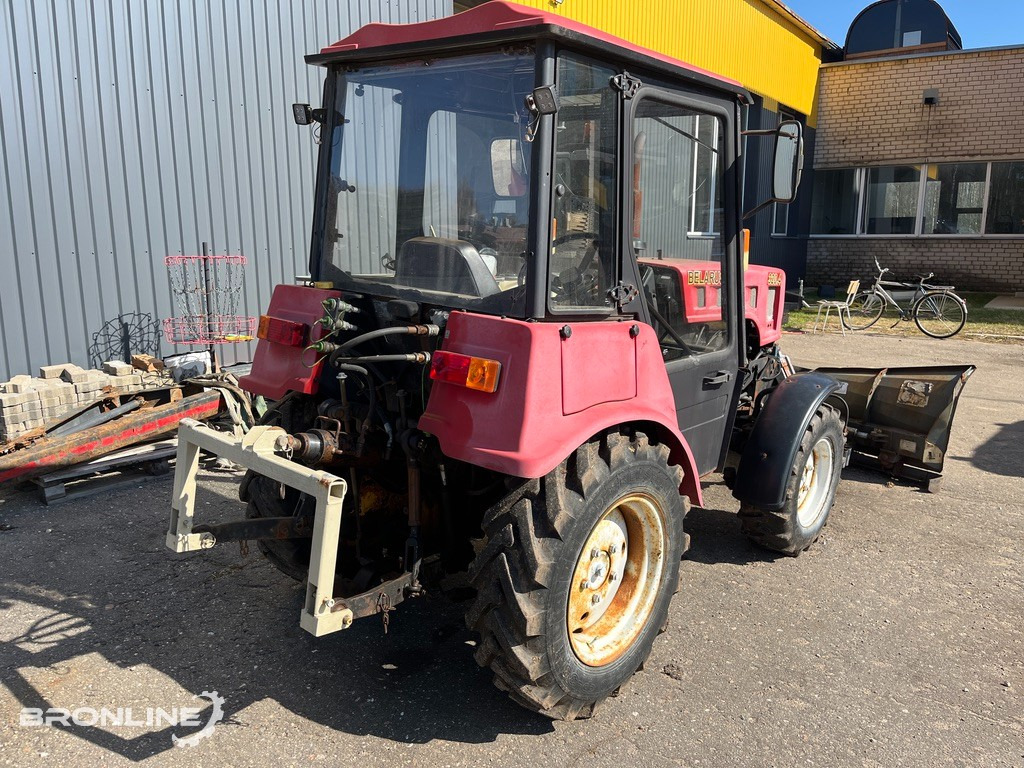 Traktorius, Sniego peilis 2016 Belarus 320.4 Tractor + Snow plow: foto 5