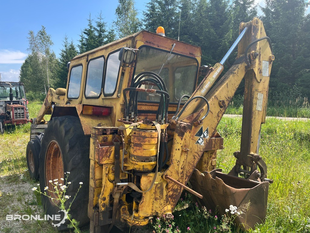Massey Ferguson Laadur-ekskavaator mootoririkkega / engine failure - Ekskavatorius-krautuvas: foto 4 Massey Ferguson Laadur-ekskavaator mootoririkkega / engine failure - Ekskavatorius-krautuvas: foto 4