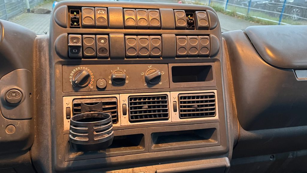 Bortinis automobilis Iveco Eurocargo ML 80E18 Pritsche Iveco Eurocargo ML 80E18 Pritsche: foto 7 Bortinis automobilis Iveco Eurocargo ML 80E18 Pritsche Iveco Eurocargo ML 80E18 Pritsche: foto 7