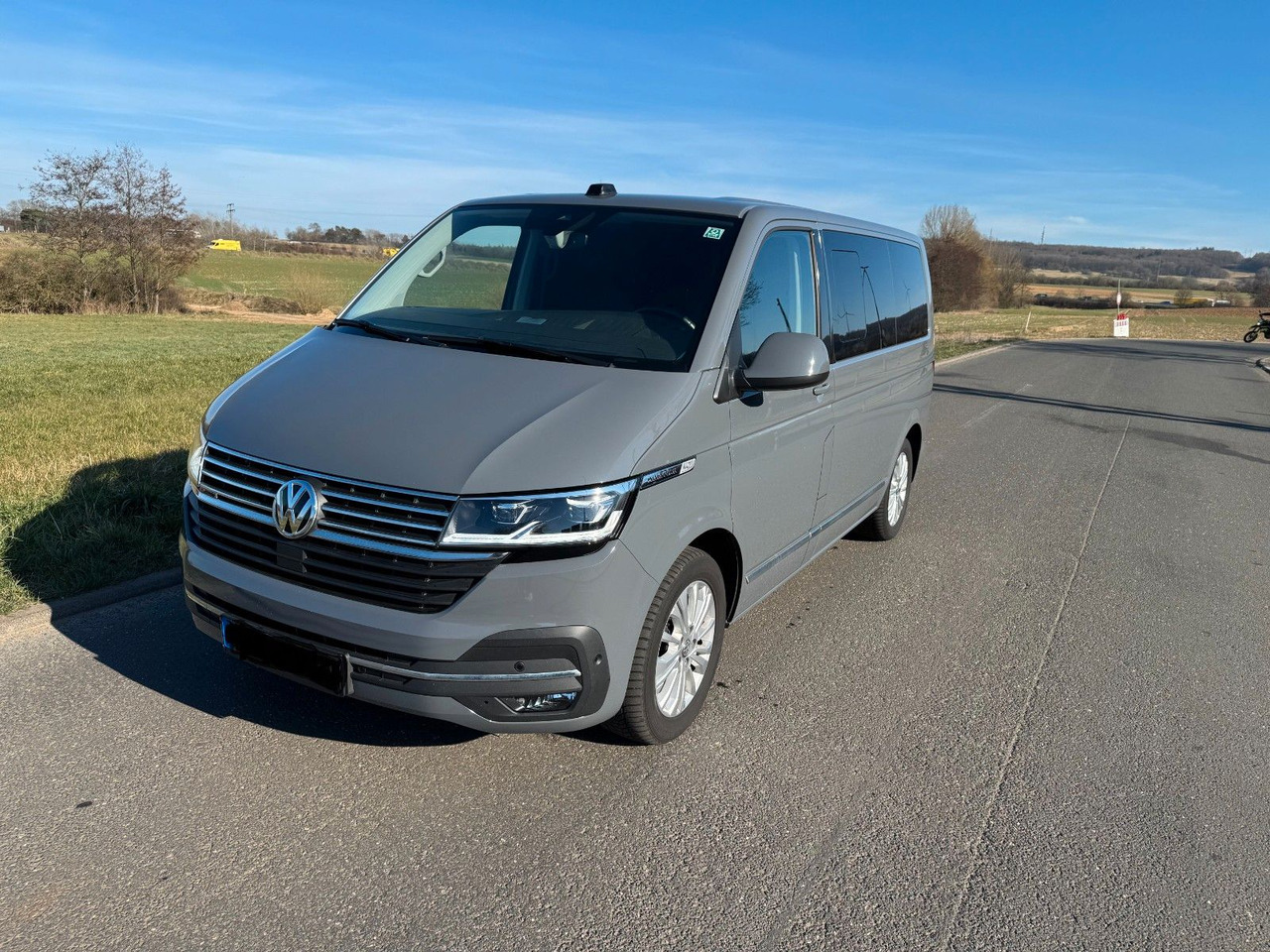 Volkswagen T6.1 Transporter Multivan Generation Six 4x4 - Keleivinis furgonas: foto 2 Volkswagen T6.1 Transporter Multivan Generation Six 4x4 - Keleivinis furgonas: foto 2
