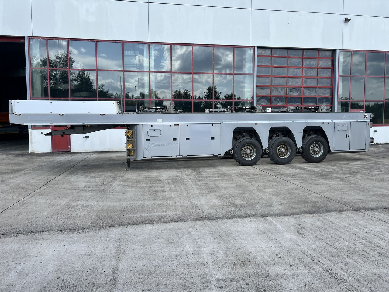 Faymonville 3-Achs-Beton-Innenlader PREFAMAX, Wenig Benutzt - Žemo profilio platforma puspriekabė: foto 4 Faymonville 3-Achs-Beton-Innenlader PREFAMAX, Wenig Benutzt - Žemo profilio platforma puspriekabė: foto 4