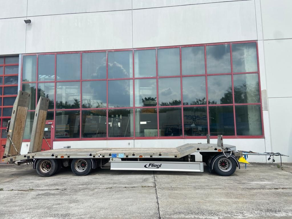 Goldhofer t3 3 Achs Tiefladeranhänger - Žemo profilio platforma priekaba: foto 3 Goldhofer t3 3 Achs Tiefladeranhänger - Žemo profilio platforma priekaba: foto 3