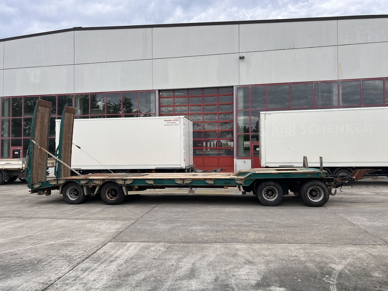 Humbaur 4 Achs Tiefladeranhänger - Žemo profilio platforma priekaba: foto 1 Humbaur 4 Achs Tiefladeranhänger - Žemo profilio platforma priekaba: foto 1
