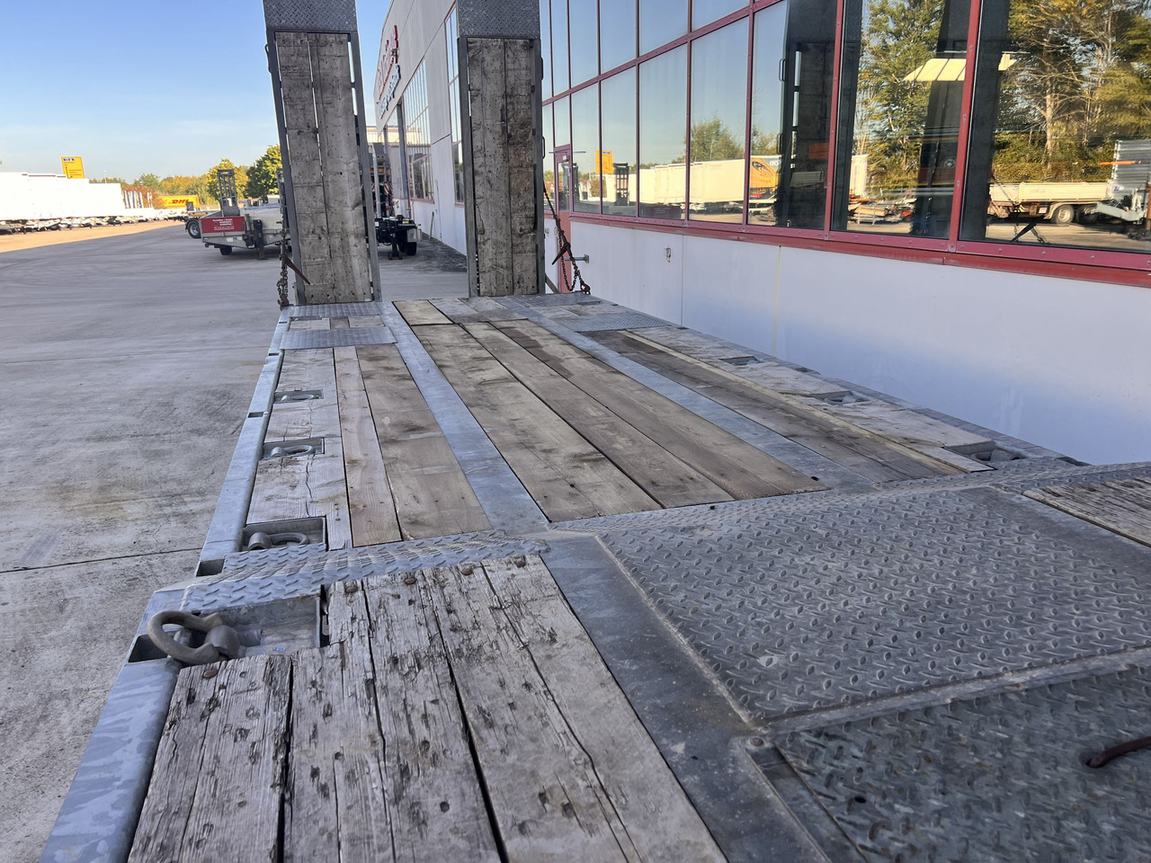 Humbaur HTD 30 3 Achs Tiefladeranhänger, verzinkt - Žemo profilio platforma priekaba: foto 4 Humbaur HTD 30 3 Achs Tiefladeranhänger, verzinkt - Žemo profilio platforma priekaba: foto 4