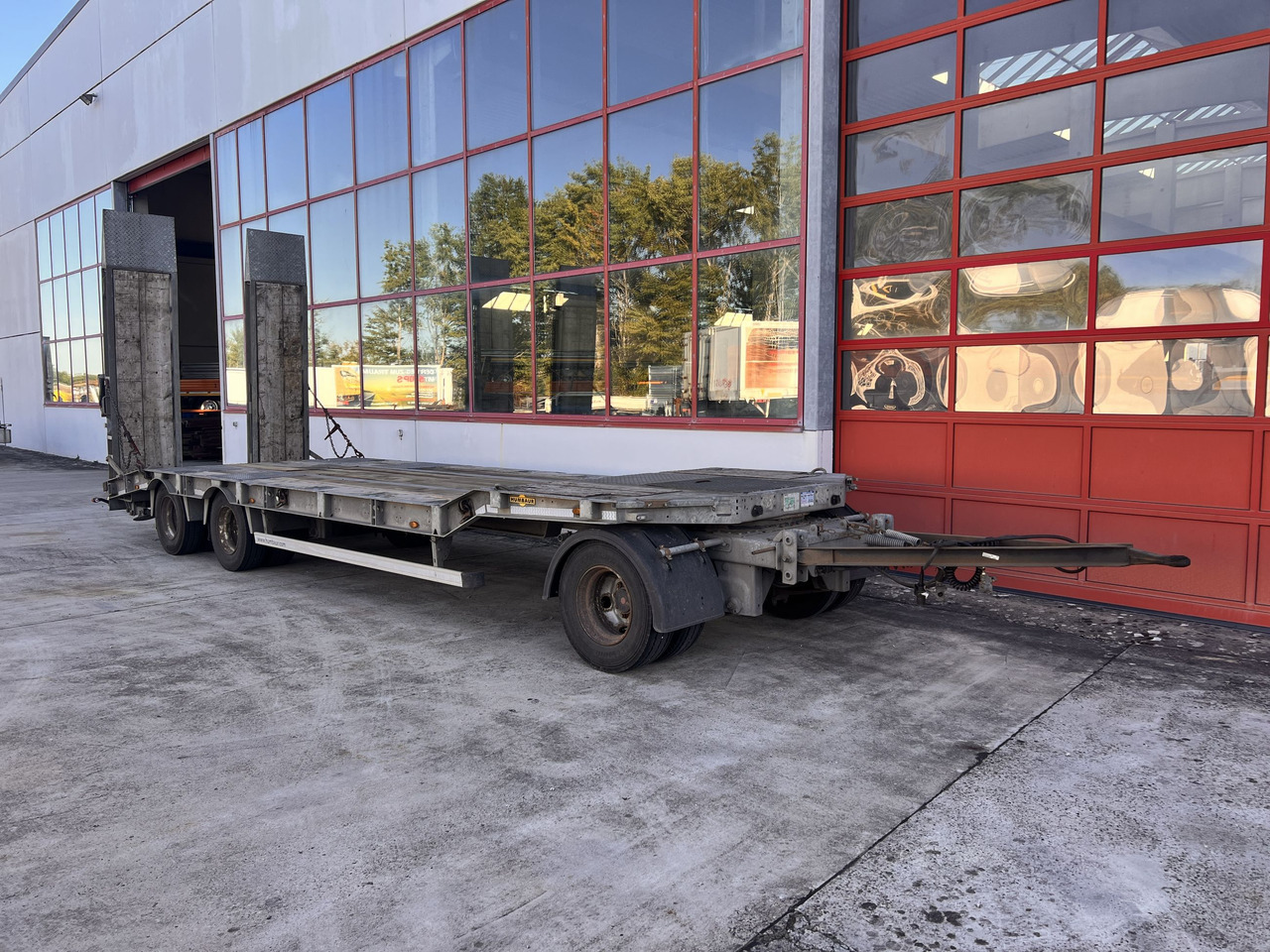Humbaur HTD 30 3 Achs Tiefladeranhänger, verzinkt - Žemo profilio platforma priekaba: foto 2 Humbaur HTD 30 3 Achs Tiefladeranhänger, verzinkt - Žemo profilio platforma priekaba: foto 2